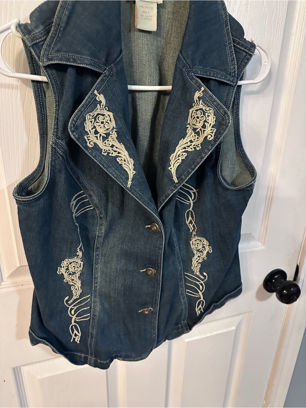 Sleeveless Embroidered Denim Vest - Blue